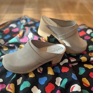 NEW w/o tags Sandgrens Dublin classic clog mule size 37 (US 6-6.5)